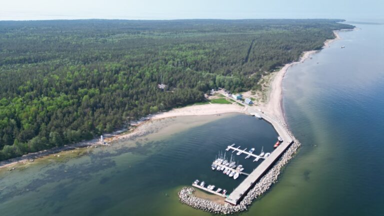 Naissaare matkarajad, lõkkekohad ja telkimisala